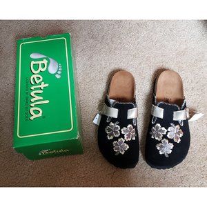 Women's Betula by Birkenstock Embroidered Floral Clogs Brand New with Tags